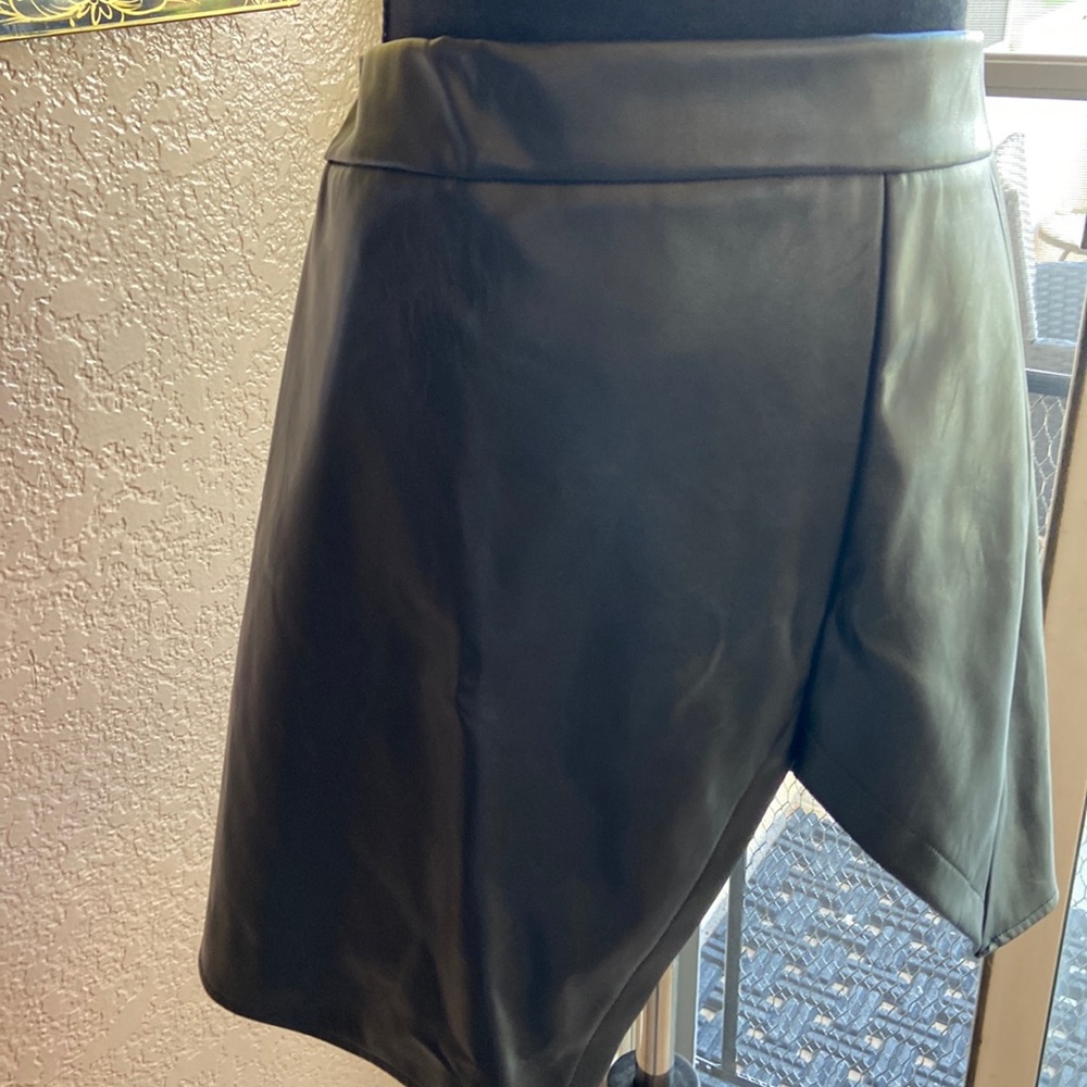 Black Choles 2XL Polyester/Spandex skirt/barely worn
